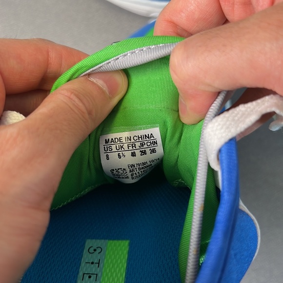 Stella McCartney adidas sneaker. Slightly worn. Size 8. - Picture 6 of 12